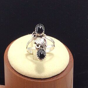 Sterling Silver Black Onyx Signed Vintage 2.5g Size 5.75
